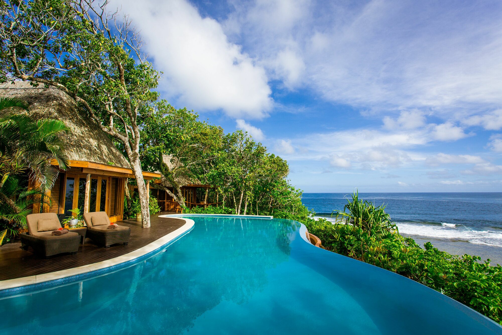 Namale villa with infinity pool overlooking the ocean