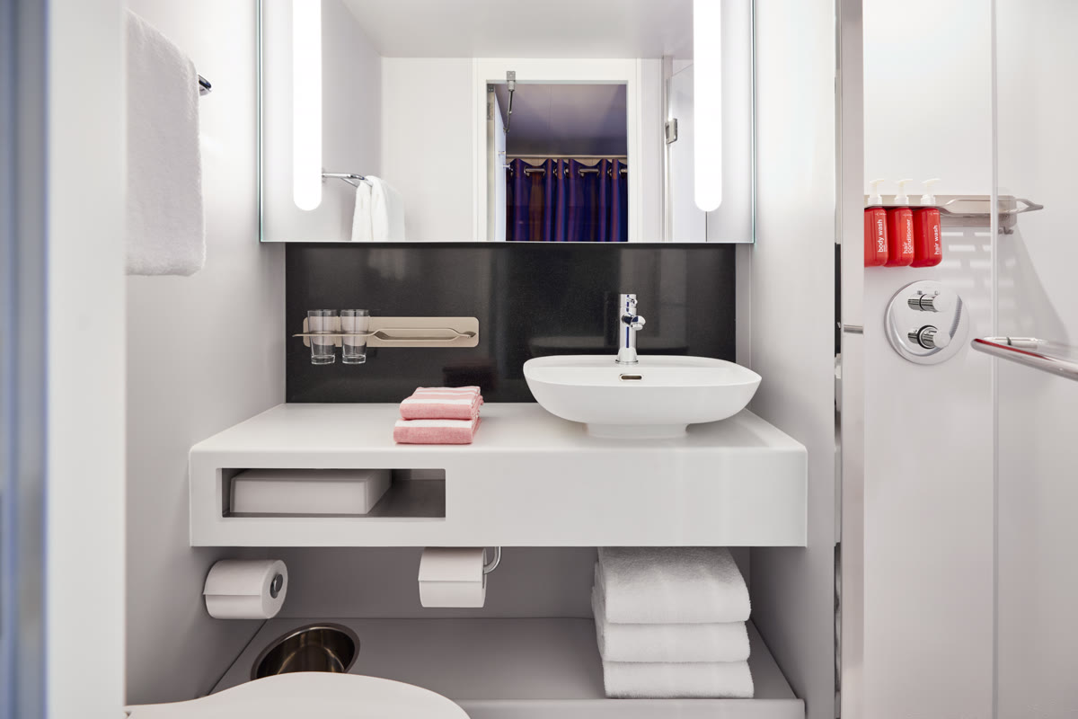 Central Sea Terrace - Modern Bathroom