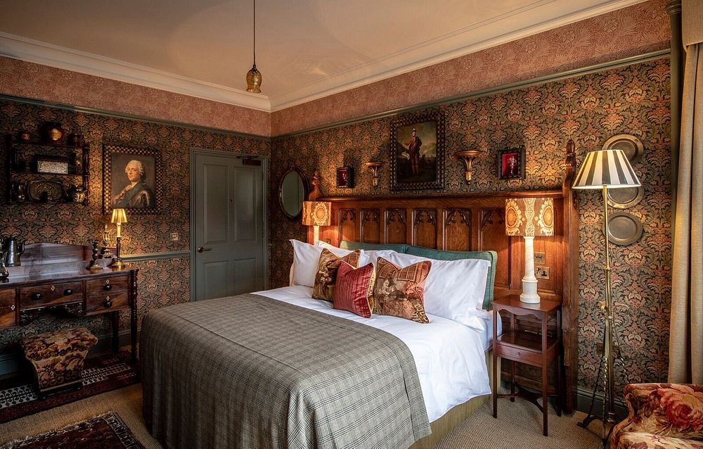 Artistic guestroom