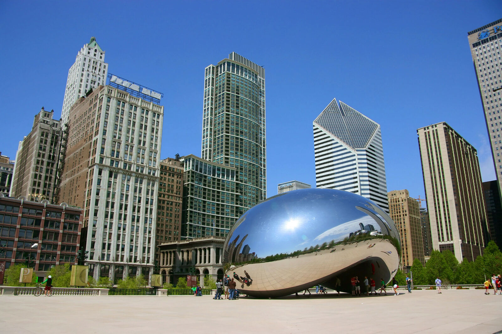 The mirrored Cloud Gate sculpture in Millennium Park, Chicago
