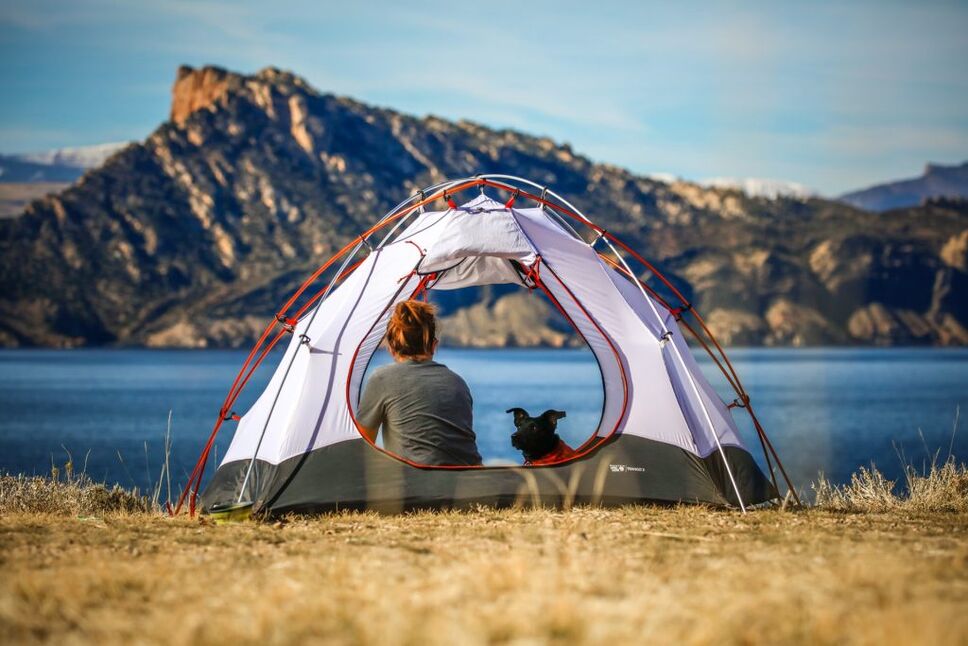 camping lakeside